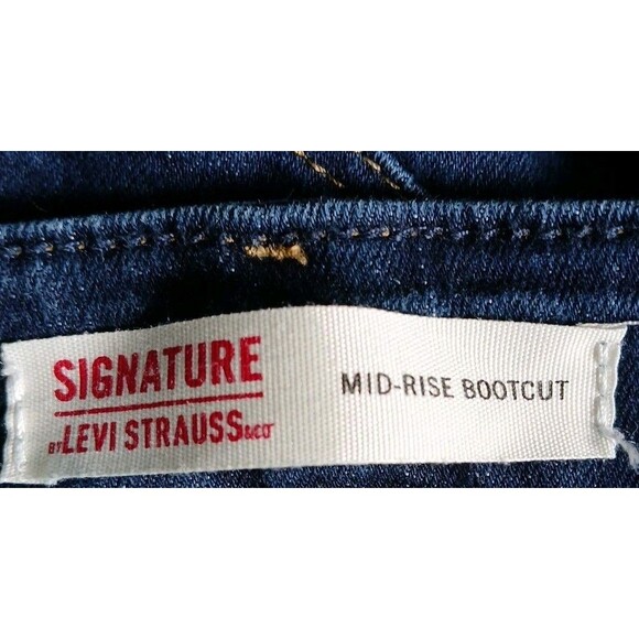 Signature Levi's Women  Bootcut Jeans Sz 18M 34 X 32 Denim Mid Rise Dark Wash - Picture 15 of 16